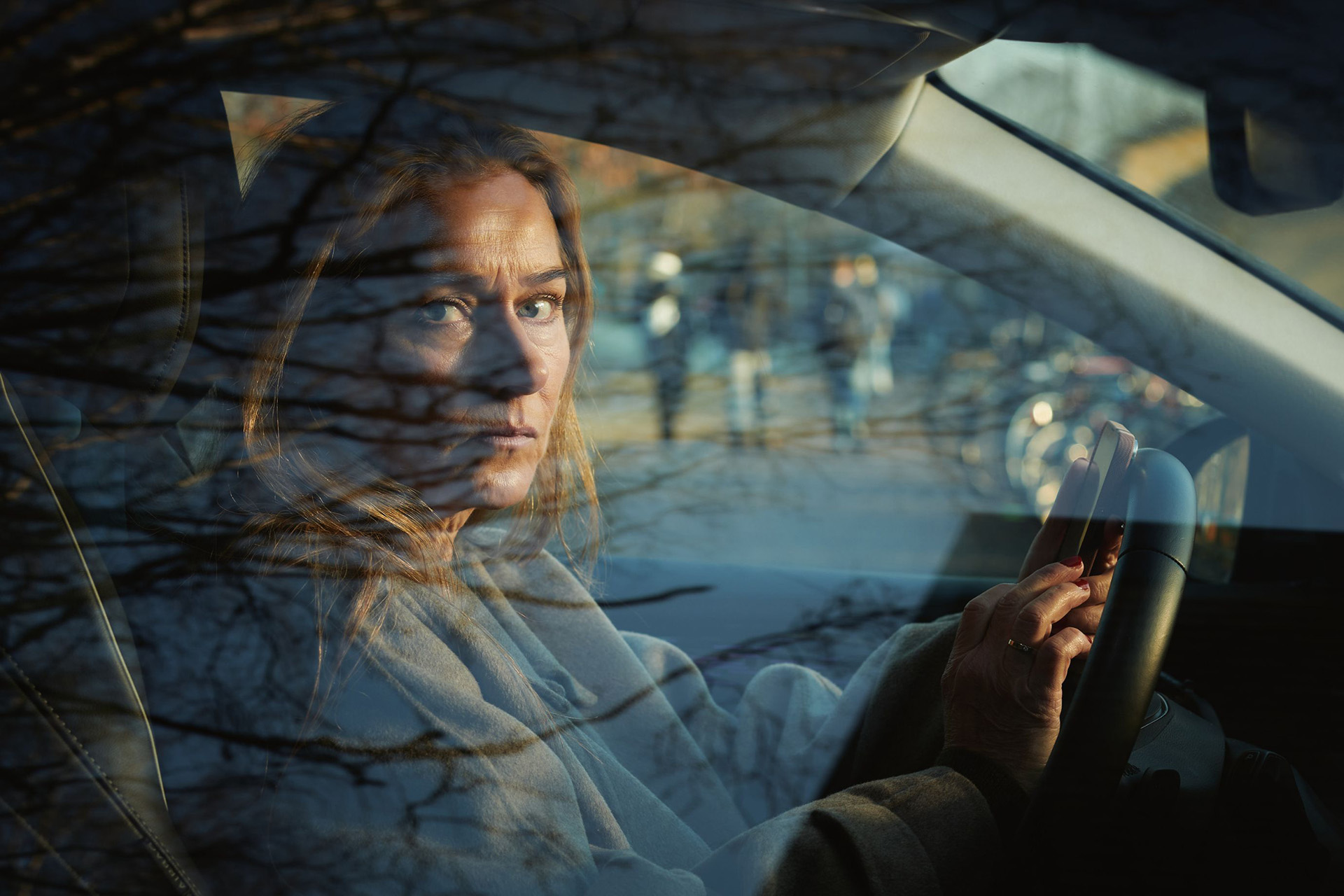 Zentropa afslører trailer og plakat til “Dobbeltfejl”: Et mørkt drama om løgne, privilegier og forældrekærlighed